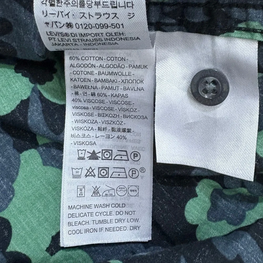 Men's Camouflage Levi's Button Up Shirt L